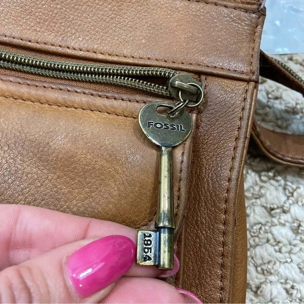 ‎Vintage Fossil Genuine Leather Crossbody Bag